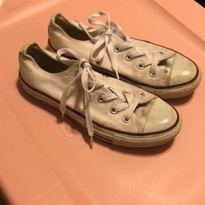 CONVERSE, white low top. Size men’s 4/women’s 6.